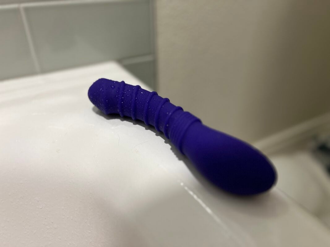 Luv Inc Ribbed Vibrator